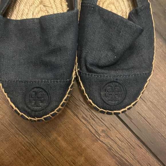 Women’s Tory Burch Denim Loafers. Blue canvas flat espadrilles. - Picture 4 of 6